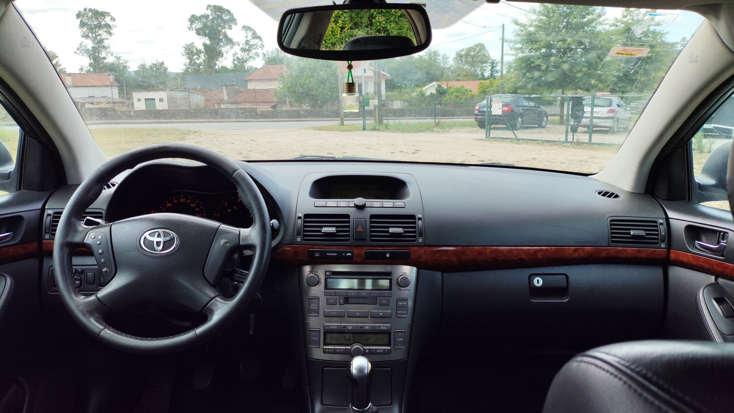 Toyota Avensis Sedan 2.0 D-4D
